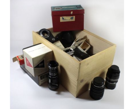 Vintage Camera Accessories - A collection of mixed camera accessoriesTo include Leitz Leica Focusing Bellows II, Leica viewfi