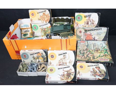 Collection of 19 boxed HO/OO scale Airfix Military plastic model kits to include 8 x Military Series figure kits including Au
