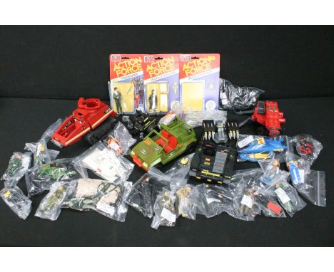 Action Force - Collection of Action Man Action Force to include 2 x figures with opened/cracked bubbles (SAS Pilot &amp; Comm