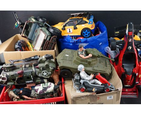 Action Man - Very large collection of mixed Hasbro Action Man to include action figures, motorbikes, racing car, clothing, ac