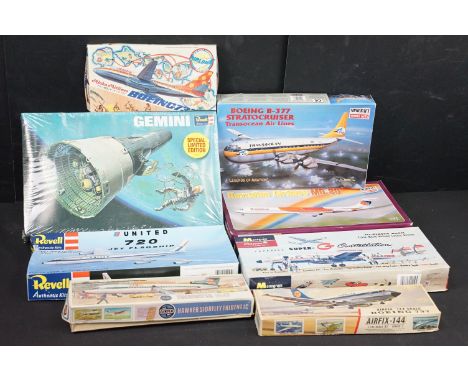 Eight boxed plastic model kits to include Revell 1/24 Gemini Special Limited Edition (Sealed), Minicraft Model Kits 1/144 Boe