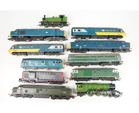 11 OO gauge locomotives to include Lima D6755, Triang R357 D5572, Triang R850 Flying Scotsman etc