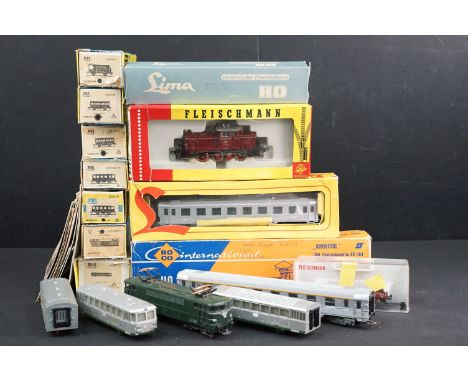 Two boxed HO gauge locomotives to include Roco 4149A and Fleischamnn 1379, plus a Jouef SNCF BB 9201 locomotive, Jyesa (Spain