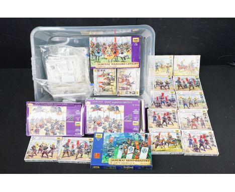 18 Boxed Zvezda 1/72 Japanese Samurai plastic figure kits featuring Ashigaru-Yari, Ashigaru with Arquebus, Samurai Army Infan