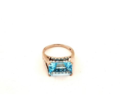 A 9ct White Gold ring set with blue stones, size M