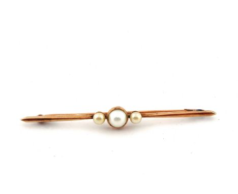 A Gold three Pearl bar brooch