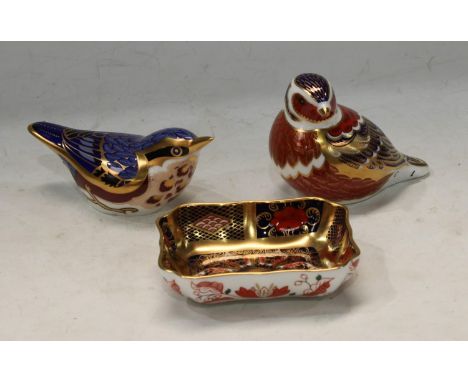 A Royal Crown Derby 1128 pattern trinket tray; a Royal Crown Derby paperweight, Robin, gold stopper; another, Wren, gold stop