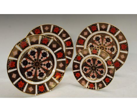 A set of three Royal Crown Derby 1128 pattern side plates; an 1128 pattern tea plate, first quality (4) 