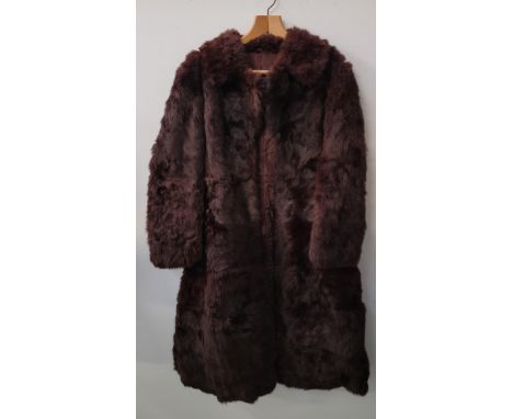 VINTAGE THREE QUARTER LENGTH FUR COATof a rich brown colour with collar 