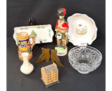 ASSORTMENT OF DECORATIVE CERAMICSincluding Belleek vase in cream with green shamrock decoration, 15cm high; Edinburgh Crystal