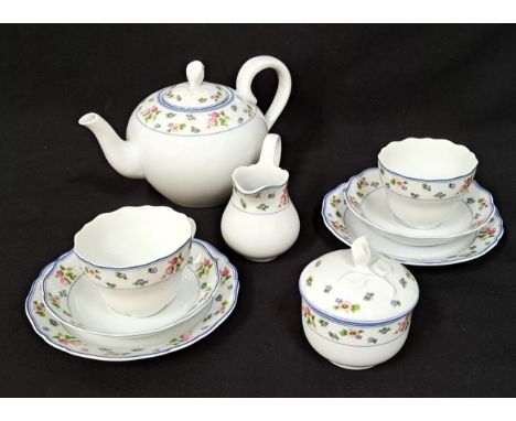 HUTSCHENREUTHER SIX PART TEA SET WITH TEAPOTwith floral decoration, comprising six tea cups, saucers and plates, creamer and 