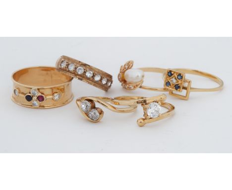 A mixed lot of six rings to include an 18ct yellow gold two stone diamond ring, 2.00gm, size I, a yellow gold square design r