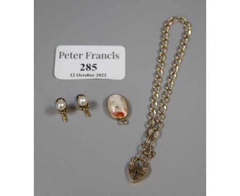 9ct gold charm bracelet with 9ct gold heart shaped padlock clasp, a pair of cultured pearl collar studs and a 9ct gold agate 