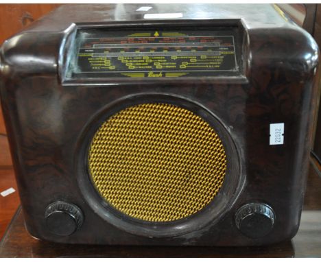 Vintage 'Bush' Bakelite radio.  (B.P. 21% + VAT) 