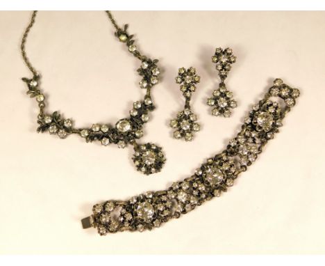 MIRACLE. A vintage Miracle jewellery, paste set suite.