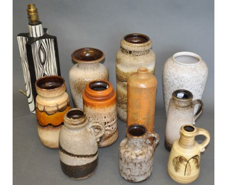 An interesting late 20th century ceramic table lamp, of cross section and decorated with a wood grain effect, together with t