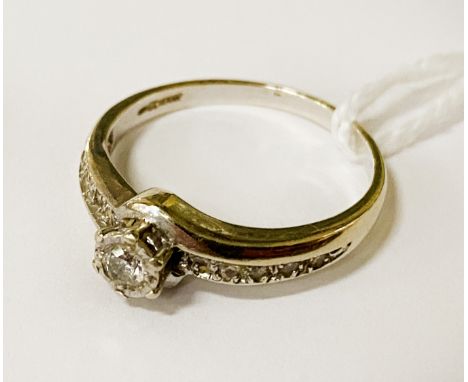 9CT WHITE GOLD &amp; DIAMOND RING - SIZE O