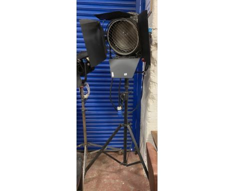 LARGE TV FILMING LIGHT