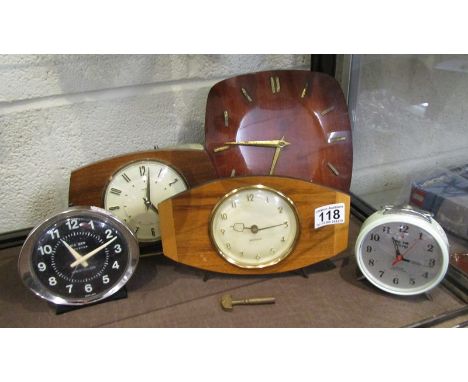 Collection of vintage mantle clocks