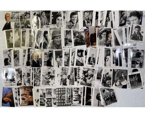 A large collection of approx 500+ film stills. Film titles to include Salsa, Fright Night, The Quick and the Dead, Lord of th