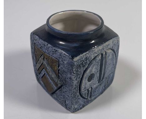 A Troika marmalade pot (9 x 7.5 x 7.5cm) decorated by Sally Bench.