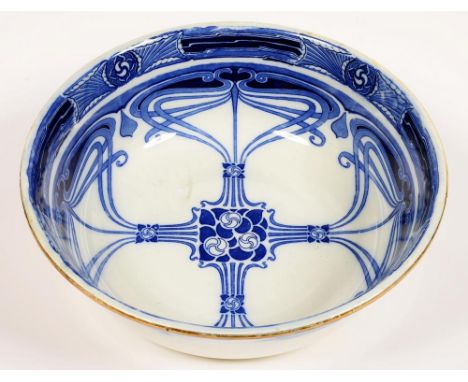 A ROYAL DOULTON ART NOUVEAU BLUE PRINTED EARTHENWARE AUBREY PATTERN CHAMBER BASIN, 41CM D, PRINTED MARK, C1900