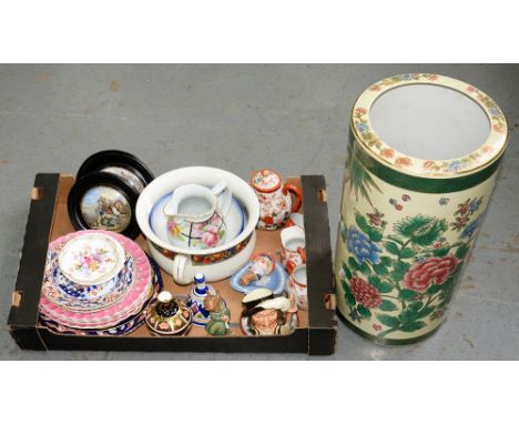 MISCELLANEOUS ORNAMENTAL CERAMICS, TO INCLUDE ROYAL CROWN DERBY, ROYAL DOULTON, KUTANI AND F&amp;R PRATT POT LIDS, ETC