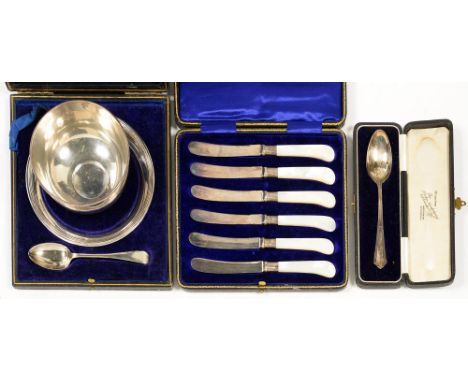 A GEORGE V SILVER CHRISTENING SET, SHEFFIELD 1911, CASED, A SET OF SIX GEORGE V MOTHER OF PEARL HAFTED SILVER KNIVES, SHEFFIE