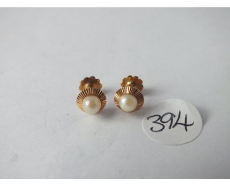 Pair 9ct pearl ear studs 0.9g