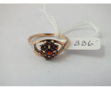 A garnet cluster ring in 9 ct - Size R - 2.9gms.