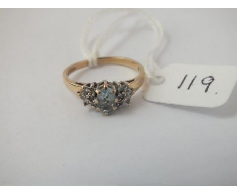An aquamarine and diamond ring in 9 ct - Size N - 2.1gms.