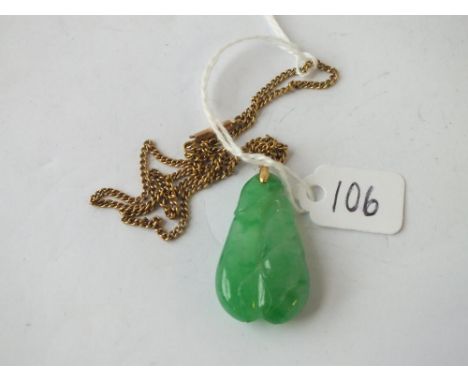 A JADE AND GOLD PENDANT on 9 ct chain (Chain 3.4gms.) 