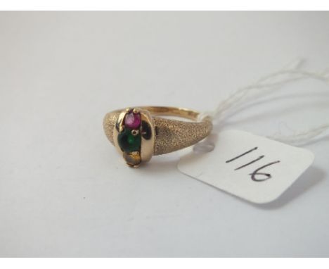 A gypsy style ring with tri colour gemstones in 9 ct - 2.2gms.