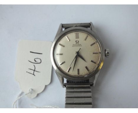 A GENTS STAINLESS STEEL OMEGA AUTOMATIC WRIST WATCH WITH SECONDS SWEEP