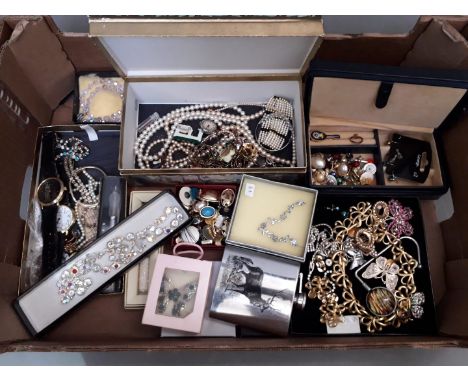 A selection of costume jewellery, watches, pens, a stag flask etc. 