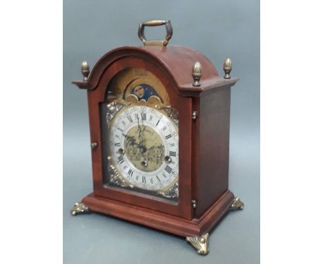 A Franz Hermle chiming mantle clock, height 29cm. 