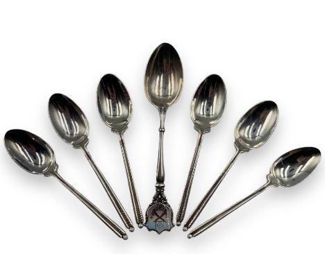Set of six novelty silver teaspoons, the handles formed as two golf clubs with golf ball terminals by Walker & Hall, Sheffiel