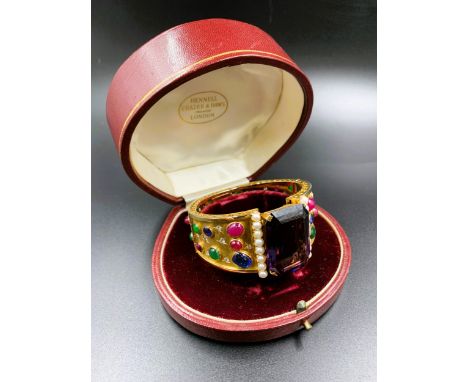 Fine mid 20th Century 14ct gold articulated bangle by Hennell Frazer & Haws, London, the centre panel set with a large rectan