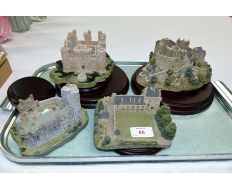 A Lilliput Lane model of Edinburgh Castle with base, 2 others of Stokesay and Bodian and another item