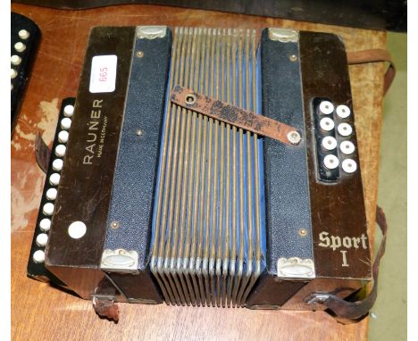 A Rauner 21 button accordion