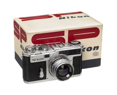 Nikon SP, ab 1957Nippon Kogaku, Japan. Nr. 6212595, Tuchverschluß läuft, Entfernungsmesser genau, Kamera mit einer Umbau-Eige