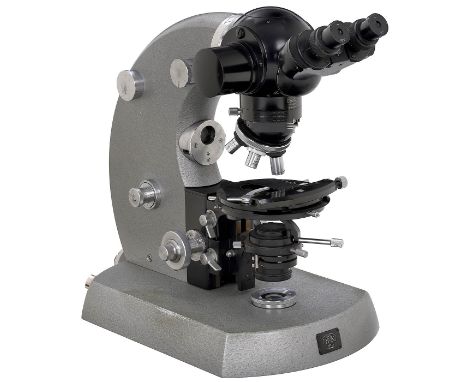 Binokulares Photomikroskop Phomi I von Carl Zeiss, um 1965Oberkochen, Nr. 55545, Stativ mit integrierter analoger Kameravorri