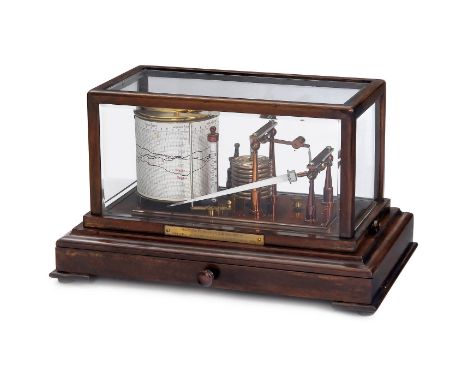 Englischer Barograph von Negretti &amp; Zambra, um 1900London, Mahagonigehäuse, klappbares Oberteil mit 4 Säulen und 5 facett