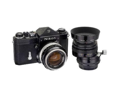 Nikon F "Eyelevel" mit 2 Nikkoren, um 1967Nippon Kogaku, Japan. 1) Nikon F, Nr. 6755717. Das schwarze Gehäuse befindet sich i