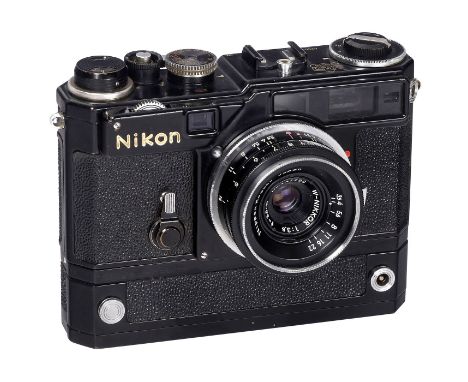 Nikon SP mit W-Nikkor 3,5/3,5 cm, ab 1957Nippon Kogaku, Japan. Nr. 6206468 mit W-Nikkor 3,5/3,5 cm, Nr. 441733, Glas unter Pu