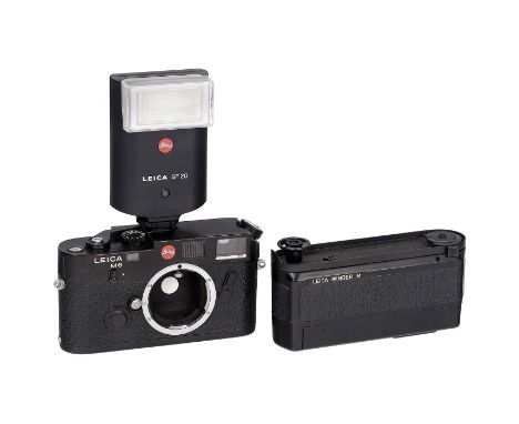Leica M6 (0.85) mit Zubehör, um 1997Leica AG, Solms. 1) Leica M6 TTL (0.85), Nr. 2424198. Belichtungsmessung funktioniert (2 