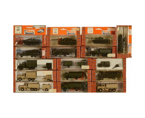 Großes Konvolut Minitank-Militärfahrzeuge von Roco im Maßstab 1:8799 Fahrzeuge in Schachteln. 1 x 149 Anhänger-Set - 1 x 172 