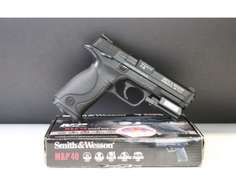 A Umarex Smith &amp; Wesson M&amp;P 40 4.5mm Steel BB C02 Air Pistol In Original Box With Instructions. No licence required t
