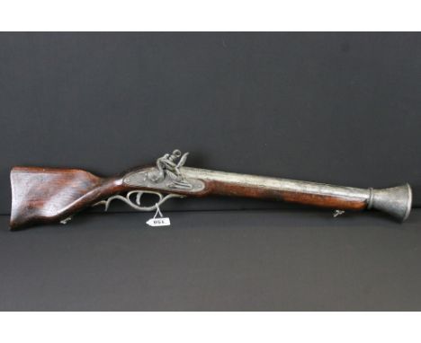 A Vintage Reproduction Non Firing Blunderbuss Rifle. 