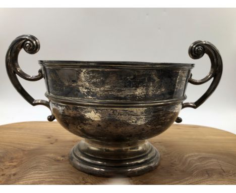 A HALLMARKED SILVER LARGE TWO HANDLES ROSE BOWL BY MAPPIN &amp; WEBB. WEIGHT 623grms. 